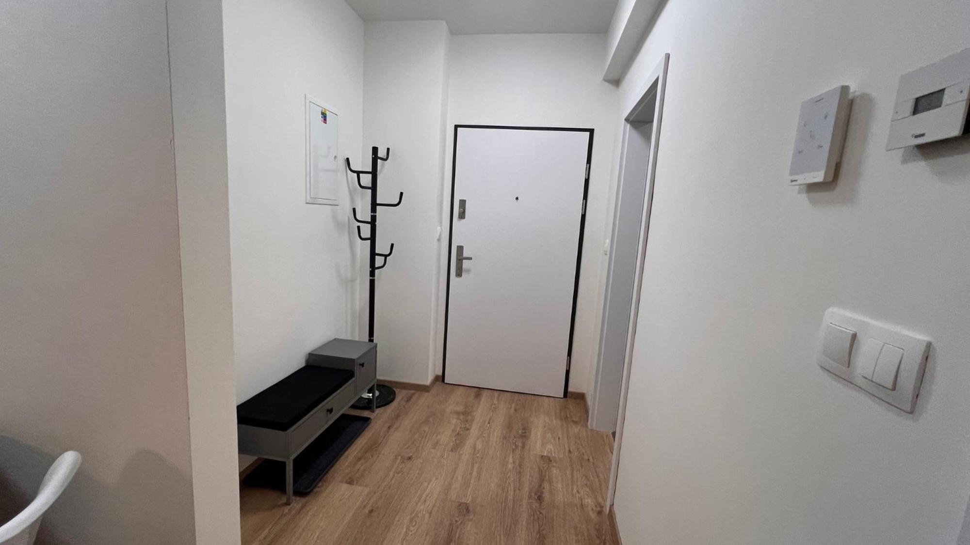 Air-Conditioned 2 Room Apartment, Balcony, New Building, 201 Rovinka Esterno foto